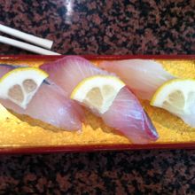 塩レモン三点盛り。この日は、しまあじ・かんぱち・ヒラメ