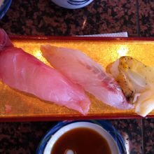 おすすめ三点盛り。この日は、黒むつ・ほうぼう・真つぶ貝