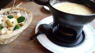 ピッツァ・チーズ料理の店 美砂家