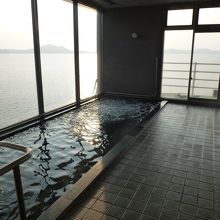 右奥のベランダは解放感一杯♪