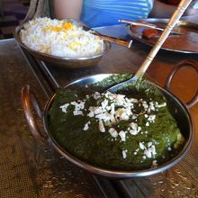 ホウレンソウとチーズのカレー　＆　サフランライス