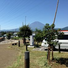 実際にはもっと雄大な富士山が拝めます。