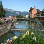豊かな水と花と緑の旧市街