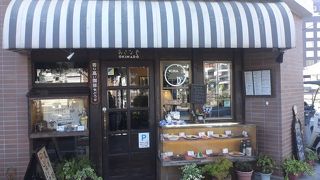 あの食堂とは違って喫茶店みたいな感じ?　おきな堂