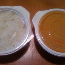 持ち帰り用でごはんかナンが選べて９３５円でした。