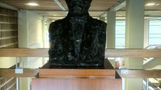 クラーク胸像がある