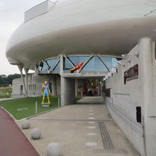 個性的な建物です。