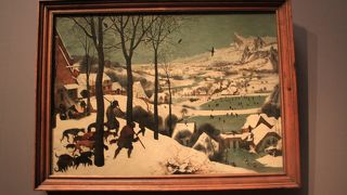 大きな建物の中は、、美術品でいっぱい