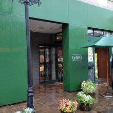 入り口はこのようなグリーンです。