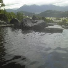 露天風呂(男湯）から高社山方面をみる。