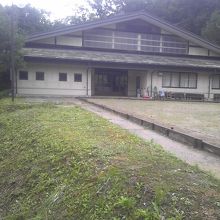 付属施設はゲートボール場。