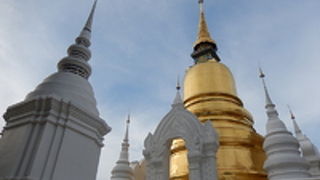 タイ語で「花園」と名付けられた寺院