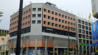 低層階は小さなショッピングセンター