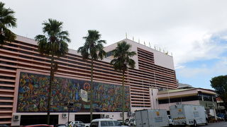 オールドモスク近くのピンクの建物