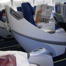 Ａ３３０−３００のビジネスクラスシート斜めだがフラットになる