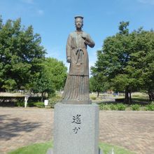 入り口で迎えてくれる埴輪像