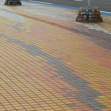 ひまわりとオブジェ