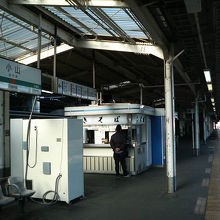 お昼時を過ぎてもちらほら食べに来る人がいました。