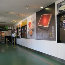 まず、入ったたらフランス人イケメンからの説明会。