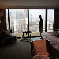 左が海、右がアラワイ運河です。