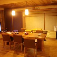 椅子で部屋食になります。