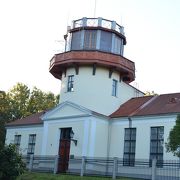 トーメの丘の何の変哲もない建物がユネスコ世界遺産に登録されたシュトルーヴェの旧天文台(観測所)