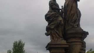 古くて趣きのある橋です。