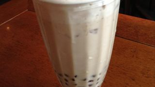 お店の名前、変わってます。「囍壺人間茶館」です。でも品物は同じ！？