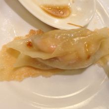 ちょっと魚に見える！？　焼き餃子です。