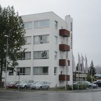 坂の中腹にあるアイスランダー・ホテル・アークレイリ。