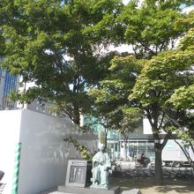 隣で工事してました