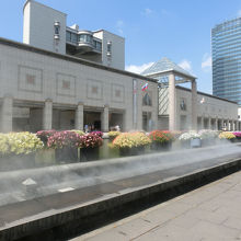 横浜美術館