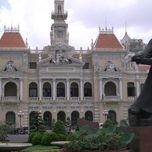 ホーチミン市人民委員会の目の前の通りです