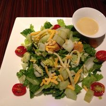 セットのサラダ