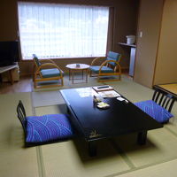 窓からは鬼怒川が見えます。