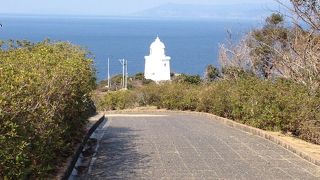 白亜の美しい灯台