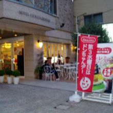店頭のテラスでいただける