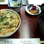 新橋駅前の素朴な感じの親子丼「かま定食」の店