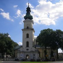 鐘楼(前)とカテドラル(後)