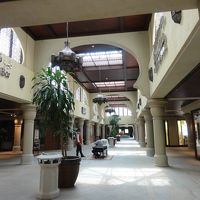 隣接するスーク・アル・マンジル