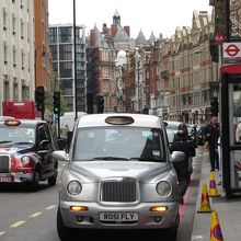 シルバー（ハロッズ前にて）