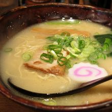 ”とんこつ”ベースの塩ラーメン