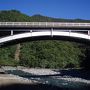 道志川が流れていてバーベキューや川遊びに最適で〜す。