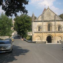 西側正面入り口