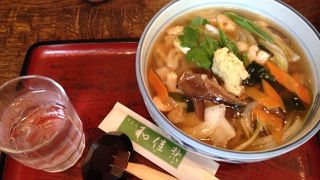 お客さんが多いうどん屋さん