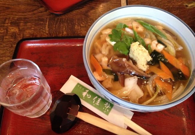 お客さんが多いうどん屋さん