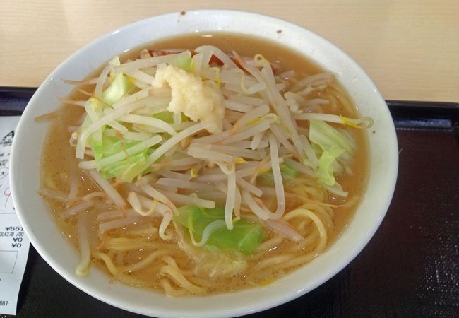朱鶏麺で朱鶏麺をいただく