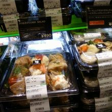 たくさんの品目が集まっています。