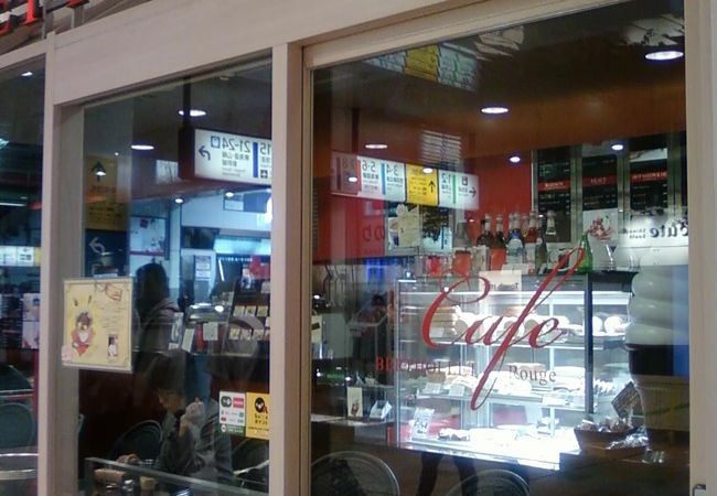 せっかくおしゃれな外装なのに・・・。