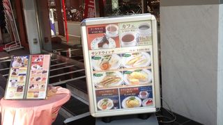 ケーキや軽食が食べられます